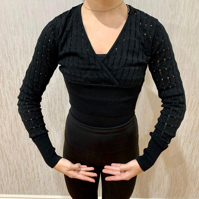 Textured knit V neck cropped long sleeve wrap